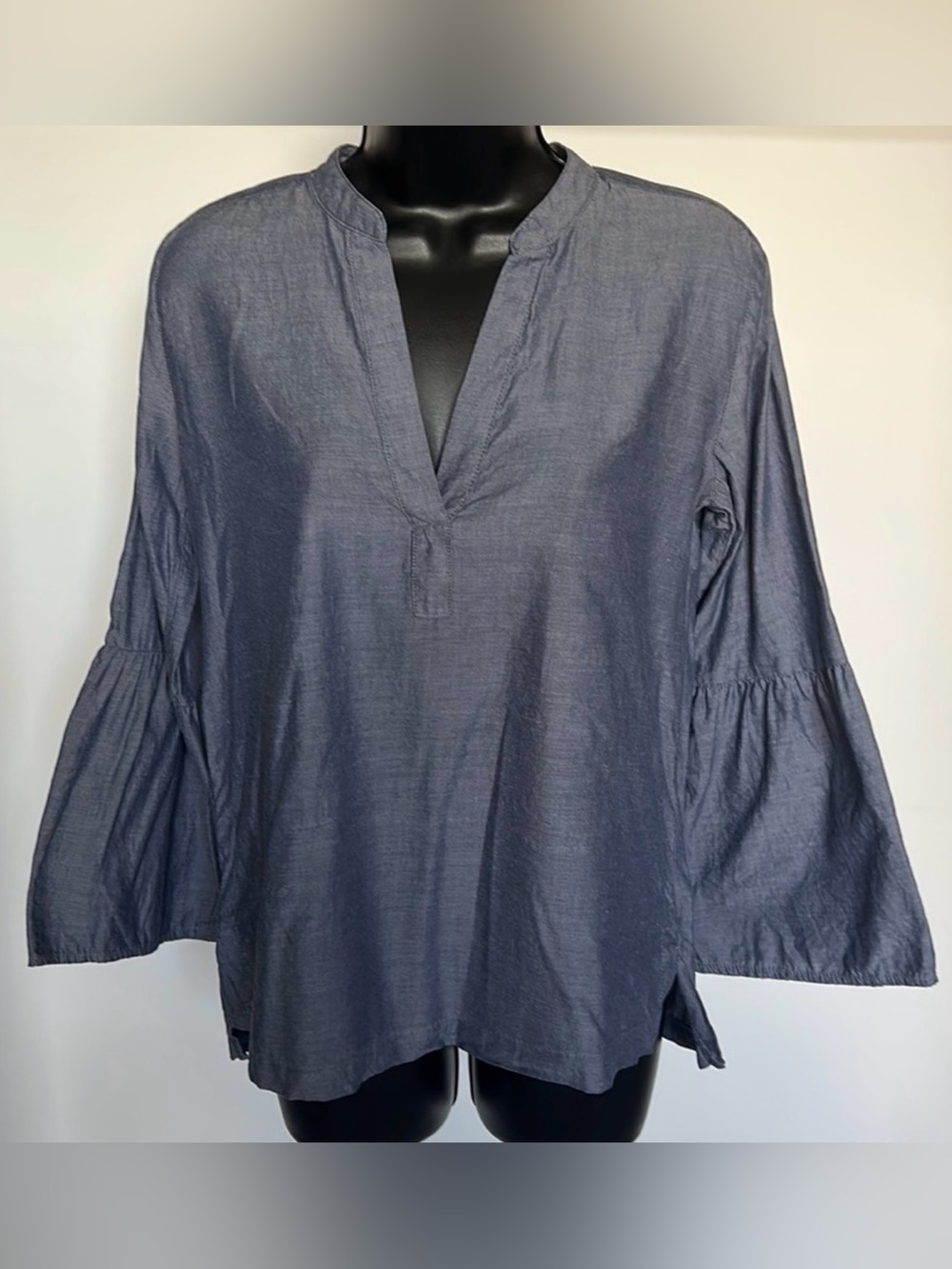 LOFT Chambray Bell Sleeve Blouse Womens XS Blue Lyocell Lightweight Top - Picture 7 of 12